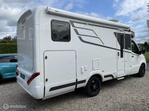 Hymer B-MCT 600 White-Line Mercedes 170-HP Automatic Single beds, Many extras and low mileage, 1st Owner photo: 4