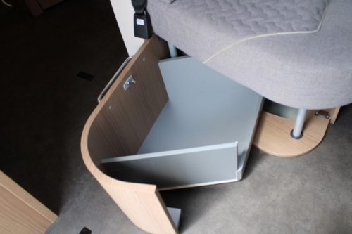 Robust AUTOMATIC 180 hp Malibu I 490 LE by Carthago lift and single length beds (124 photo: 36