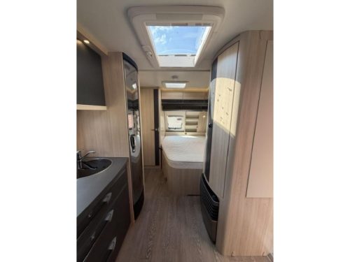 Hobby De Luxe Edition 460 UFE Including Awning and Mover photo: 14