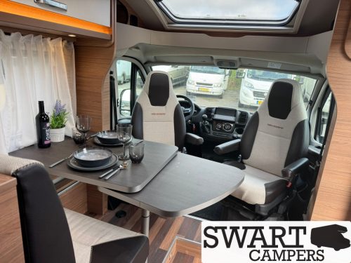 Weinsberg CaraCompact 600 MF Edition [pepper], French bed 140 hp Manual transmission photo: 10