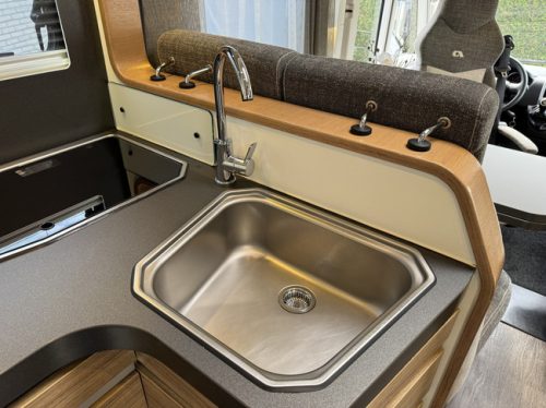 Adria SONIC I 600 SC 130 hp Euro6 Fiat Ducato NL-Camper **Queen bed/4 berths/Awning/Memo chassis carrier/Roof air conditioning/Bearlock/Very photo: 14
