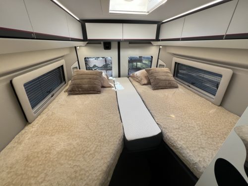 Adria Twin 640 SLB SPORTS SINGLE BEDS+POP-TOP ROOF 9-T AUTOMATIC photo: 2