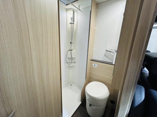 Sun Living , Adria A 75DP 6 Schlafpl&auml;tze, gepflegter Zustand 2023 Foto: 14