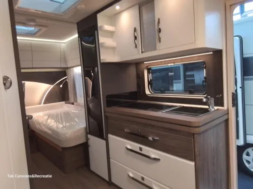 Hobby Excellent Edition 495 UL single beds photo: 4