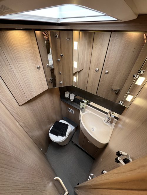 Carthago C-Tourer T145 MERCEDES AUTOMAAT ENKELE BEDDEN LVL SYSTEEM DUBBELE BODEM  foto: 9