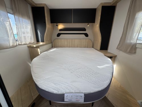 Chausson Etape Line 788 Transverse bed pop-top roof photo: 14