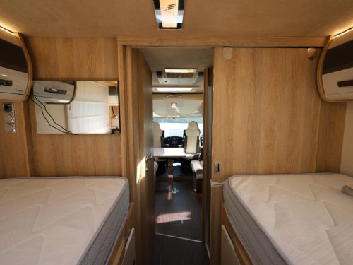 Mobilvetta Kea 86 I roof air conditioning | single beds photo: 3