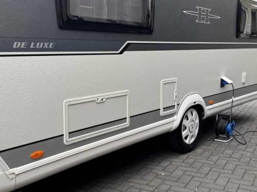 Hobby De Luxe 495 UL with single beds **Mover/Bike rack/Bag awning/Outdoor gas/2nd service hatch/1st owner/Very neat caravan** photo: 13