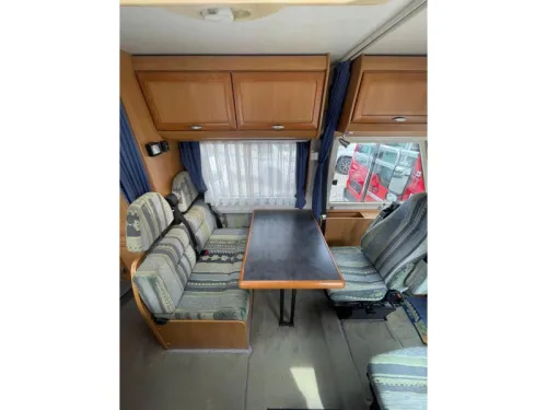 Hymer B 674 Lit fixe Lit escamotable photo : 8