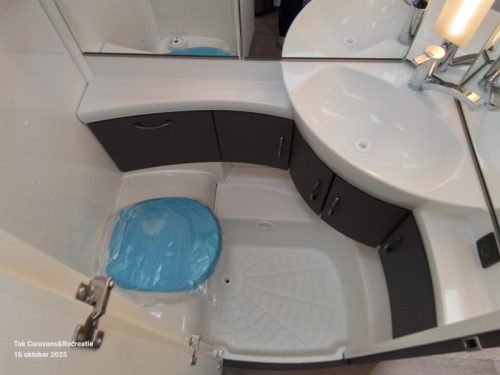 Hobby Excellent Edition 540 UFF with queen bed photo: 10