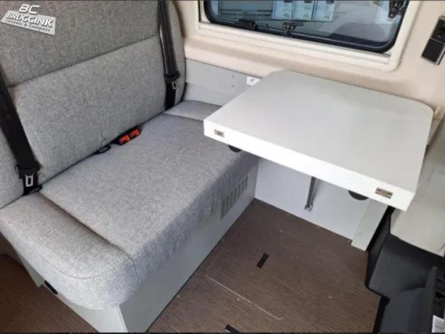 Hymer Free 600 Querbett und Hubdach/Bett Foto: 5