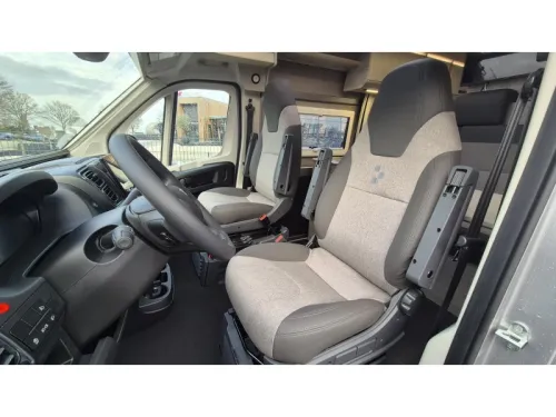 Bravia Mobil SWAN 636 180PS Automatik FullOption Foto: 5