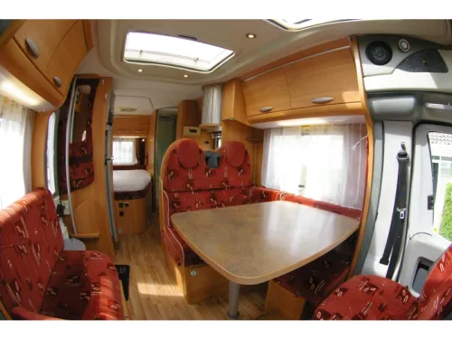 Chausson Allegro 93 Franz&ouml;sisches Bett, Top Aufteilung. Foto: 8