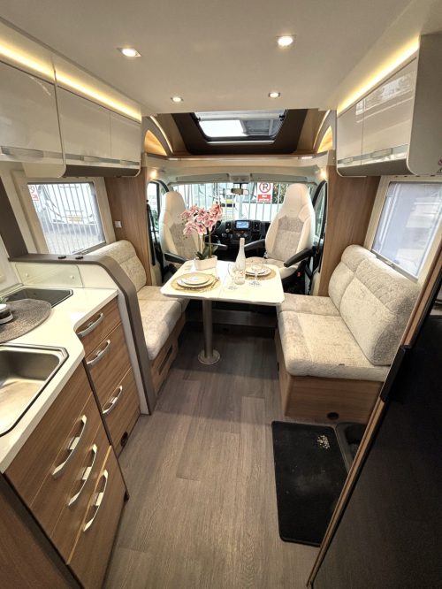 Adria Matrix 670 DL EINZELBETTEN HUBDACH FACE TO FACE  Foto: 12