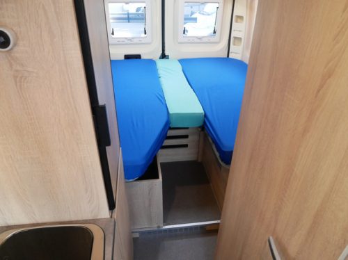 Clever 6.40 Mtr Buscamper, Maxi Chassis, Low Single Beds!! photo: 17