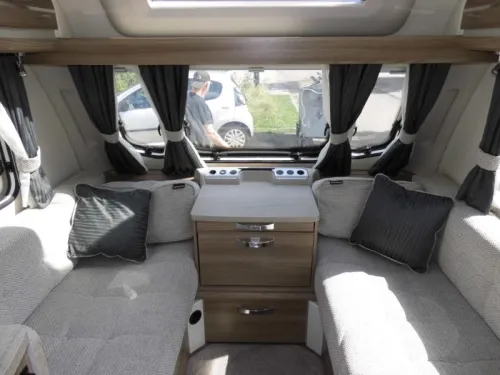 Sprite Cruzer 520 SR Mover, Air conditioning and awning photo: 2