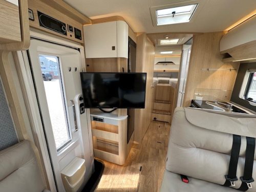 Hymer BMC-I 680, automatic, without drop-down bed! photo: 2