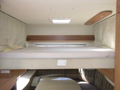 B&uuml;rstner Averso Plus 410 TS Pop-top roof!! photo: 4