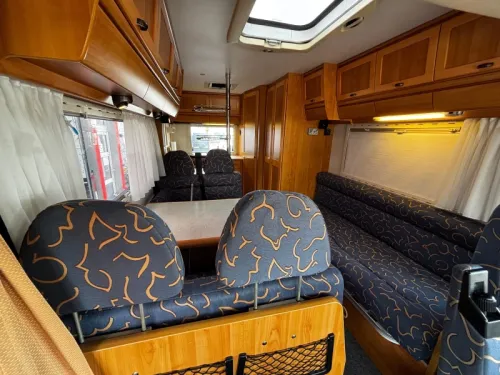 Hymer B544 Vollintegriert Wohnmobil, 4 Personen Foto: 4