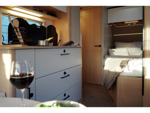 LMC Style 440 D model 2027, French bed photo: 26