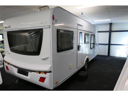 Eriba Living 550 Queens bed photo: 2