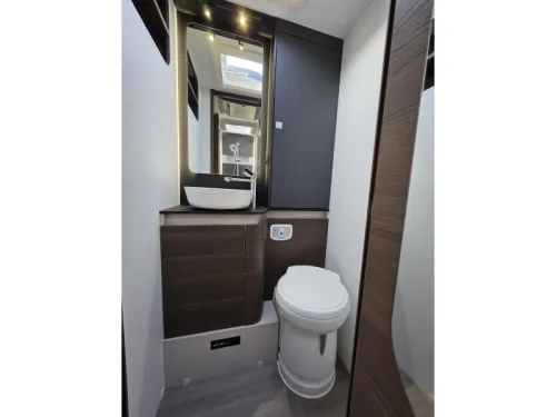 Adria Coral Supreme MB 670 DL photo: 22