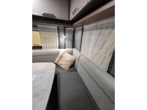 Knaus Sport 450 FU as new  photo: 6
