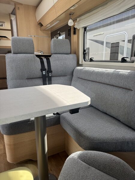 Camping-car Hymer B MC I 680 &eacute;quip&eacute; du puissant Mercedes 9 G Tronic 170 ch AUTOMATIQUE lits jumeaux + lit pavillon (56  photo : 32