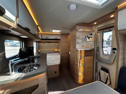 Knaus Sudwind Black Selection 450 FU Temporary Special Offer Package photo: 8