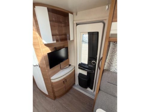 Hobby De Luxe 540 UL Incl. Mover and Awning  photo: 23