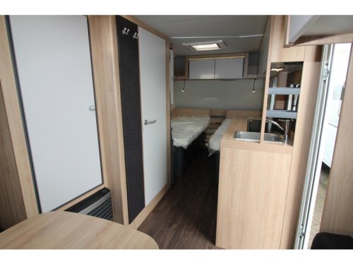 Knaus Sport 500 EU Camas individuales y asientos en c&iacute;rculo. foto: 14