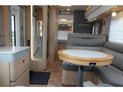 Hymer B ML I 790 Einzigartige Raumaufteilung Foto: 16