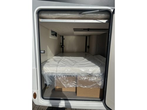 McLouis Glamys 320 NEW 8-Berth Overcab 140HP photo: 17