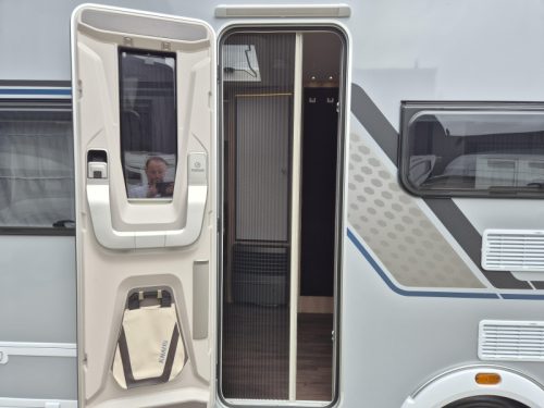 Knaus Sport Platinum 500 EU U-shaped dinette + single beds  photo: 21