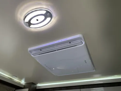 McLouis Yearling 81G Limited Edition Roof air conditioning | Holiday ready photo: 17