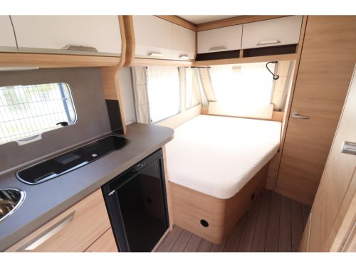 Knaus Sudwind 60 Years 450 FU Awning/ Campovolo Gas  photo: 11