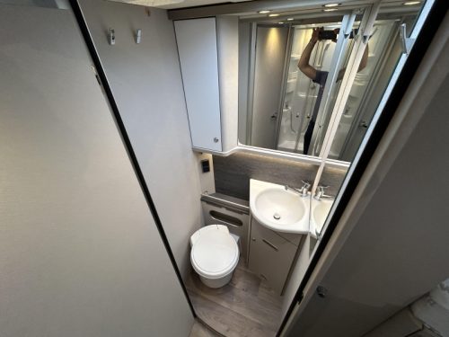 Hymer Exsis-I 678 Einzelbetten, Hubdach  Foto: 19