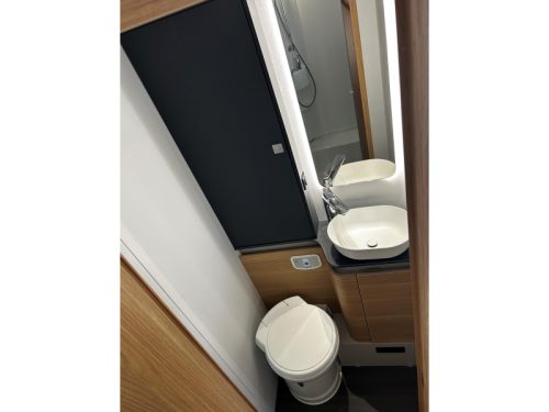 Adria Matrix Axess 650 DL Benelux, Automatik Foto: 12