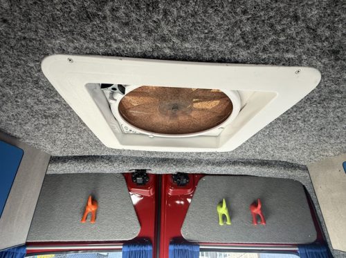 Renault Master automatic camper van very luxurious interior transverse bed air conditioning cruise control camera navigation awning solar panel maxxfan tow bar photo: 21