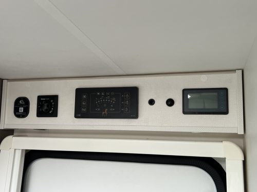 Hymer V 6.6 SF AUTOMATIC SINGLE BEDS+REAR LOUNGE AIR SUSPENSION photo: 18