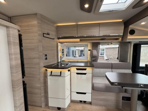 RAPIDO 896 F Automatik - Queensize-Bett Foto: 9