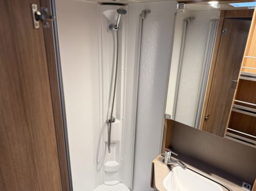Weinsberg CARAHOME 700 DG / Kostenlose Unterbringung Foto: 15