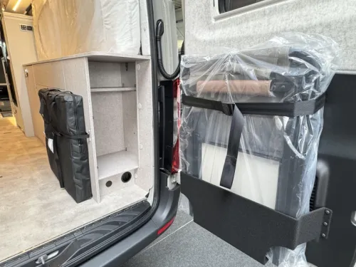Hymer Grand Canyon S 700 4x4 - Aufstelldach - L&auml;ngsbett Foto: 17
