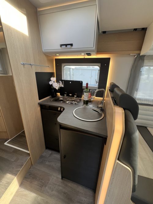 Sunlight T68 Adventure Edition 9T AUT ENKELE BEDDEN+HEFBED foto: 6