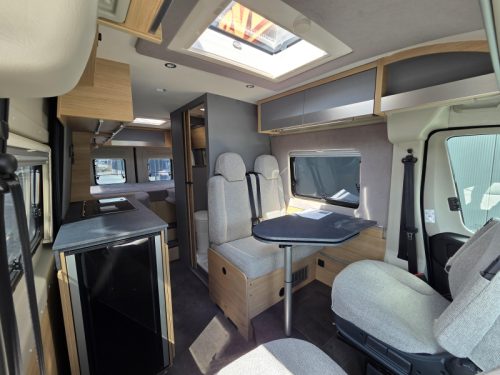 P&ouml;ssl Trenta 640 Autom&aacute;tico - Cama longitudinal foto: 10