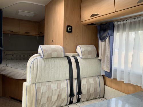 B&uuml;rstner El&eacute;gance 660 Integral, French bed & pull-down bed, Swivel seats, Hydraulic leveling jacks, Year 2004 Camper Centrum On the Road at Noorderringweg 4 in Marum. photo: 5