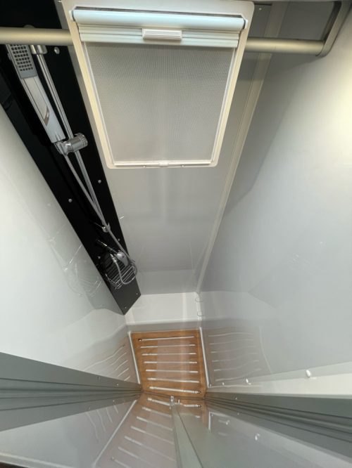 Dethleffs TREND 7057 QUEENSBED AUTOMAAT OVEN BEARLOCK Foto: 10