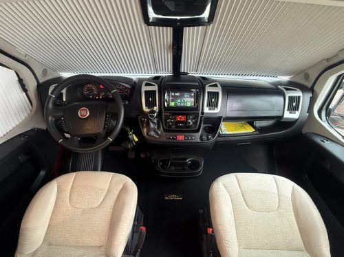 Carthago Malibu 540 DB 177 PS sehr kompakter Kastenwagen 9-Gang-Automatik Querbett Goldschmitt Luftfederung niedriges Bett Markise Fliegengittert&uuml;r Remis Foto: 9