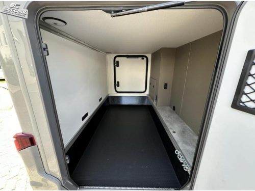Hymer GT-S 600 XL Bed photo: 2
