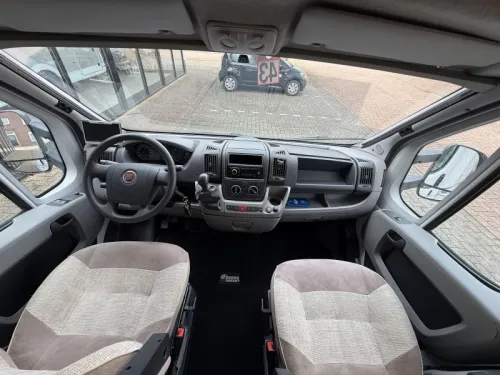 Adria Coral S 690 SP Queensbed Airco 2009 Foto: 9